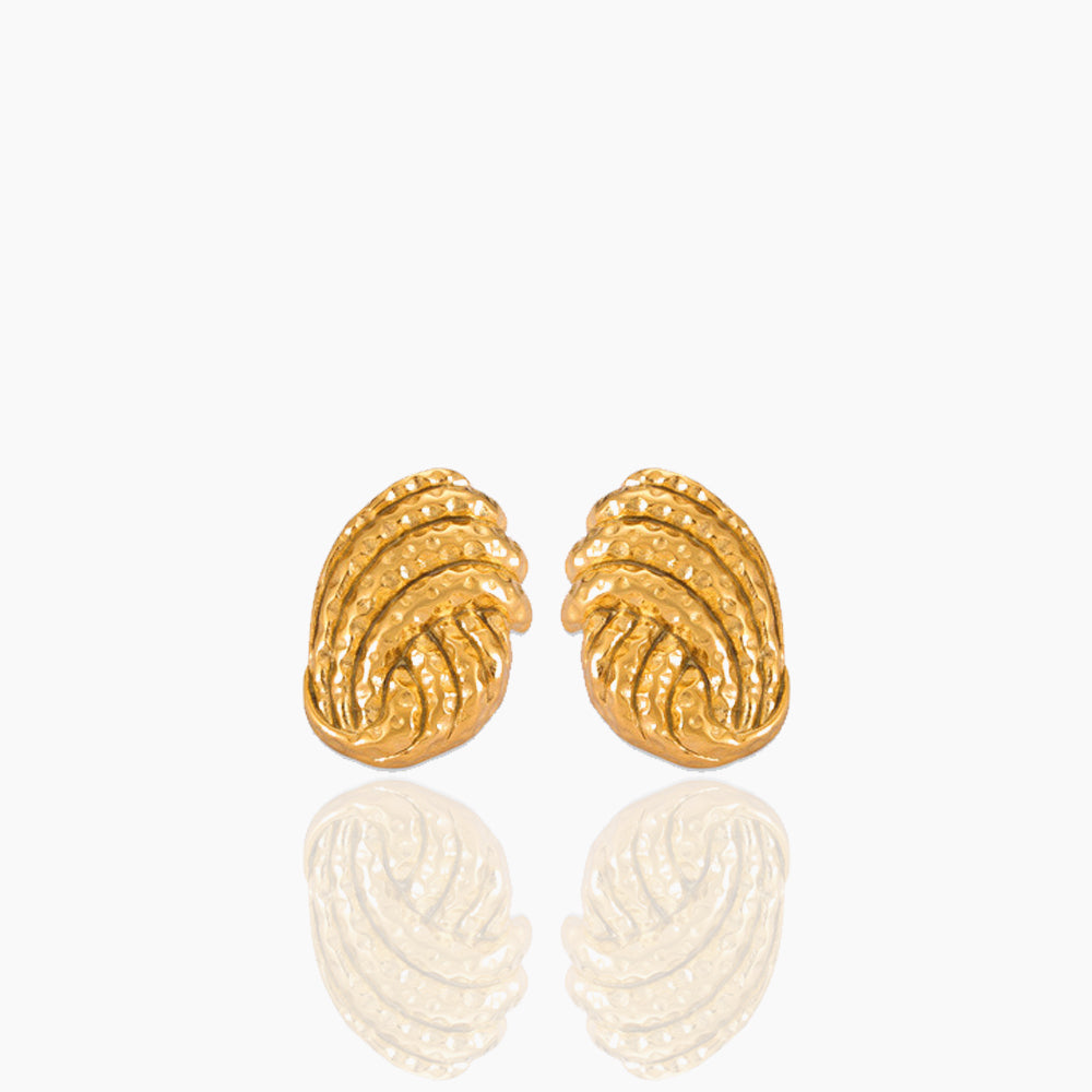 HAMMER PATTERNED CONCH EARRINGS