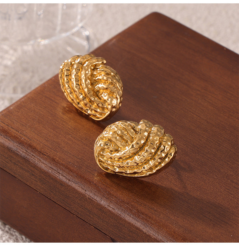 HAMMER PATTERNED CONCH EARRINGS