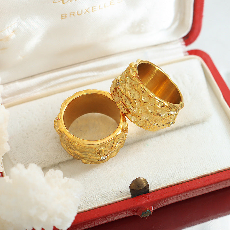 HAMMER PATTERNED IRREGULAR RING