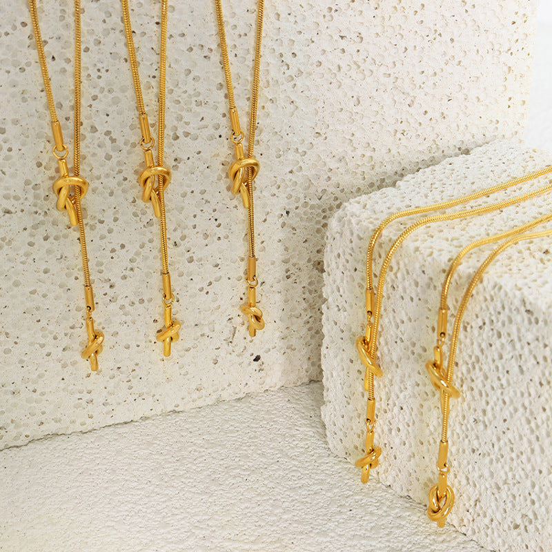 HEART SHAPED KNOTTED TASSEL NECKLACE