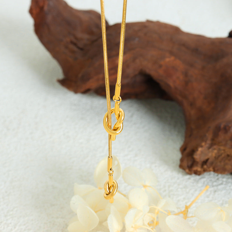 HEART SHAPED KNOTTED TASSEL NECKLACE