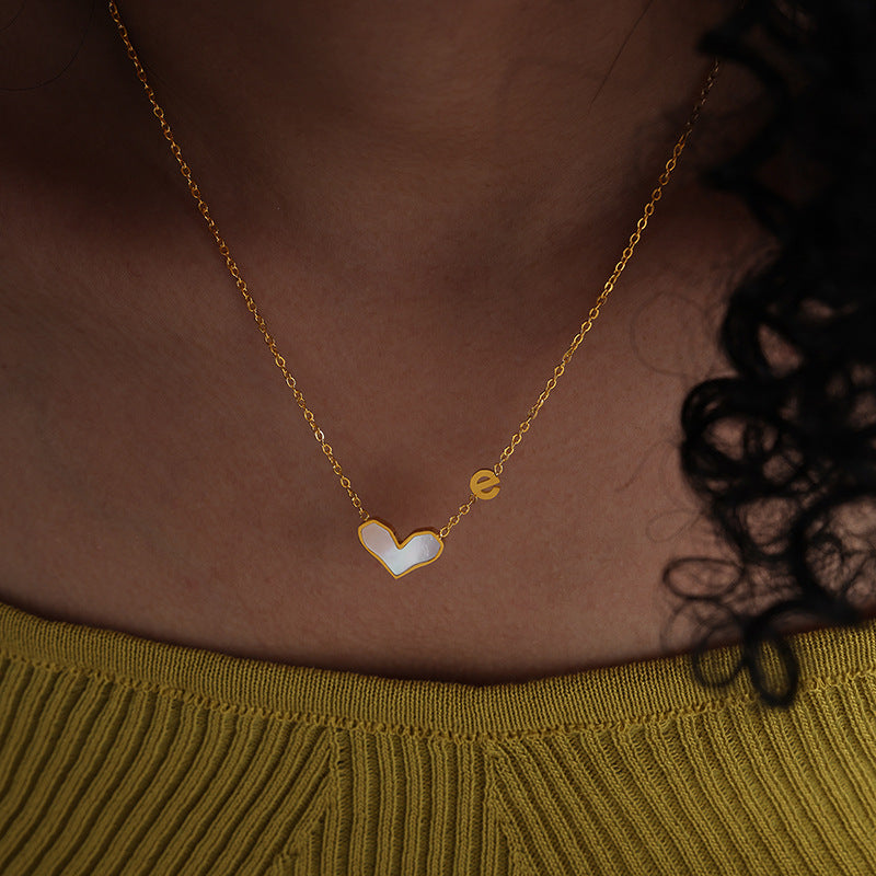 HEART SHAPED GEOMETRIC PENDANT NECKLACE