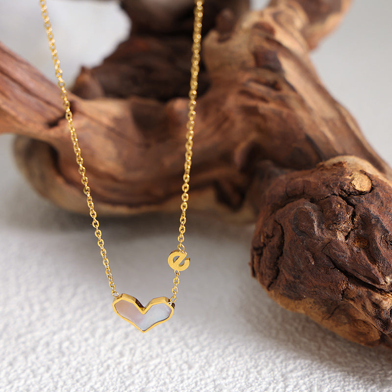 HEART SHAPED GEOMETRIC PENDANT NECKLACE