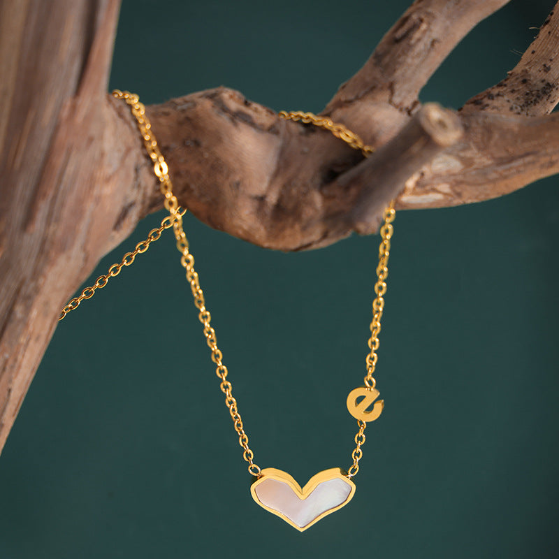 HEART SHAPED GEOMETRIC PENDANT NECKLACE