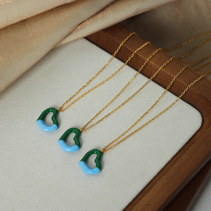HOLLOW HEART COLOR AXIS PENDANT NECKLACE