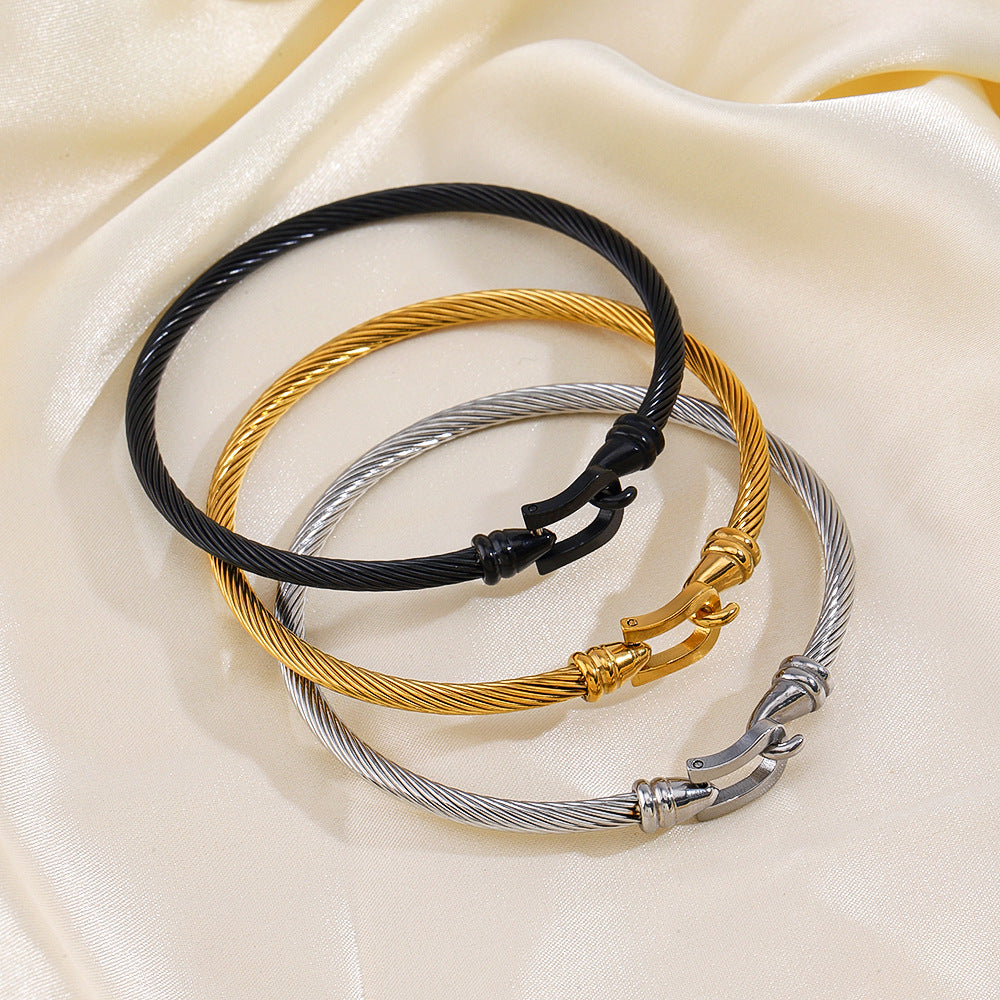 HORSESHOE BUCKLE BRACELET