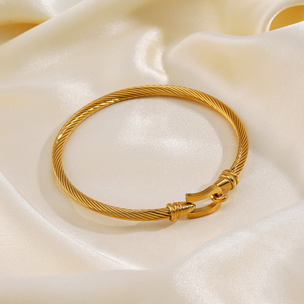 HORSESHOE BUCKLE BRACELET