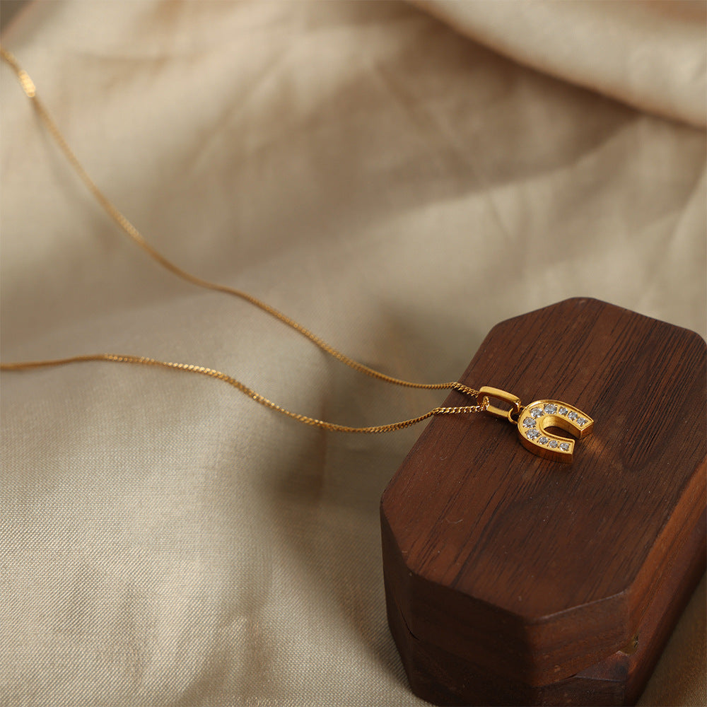 HORSESHOE PENDANT NECKLACE
