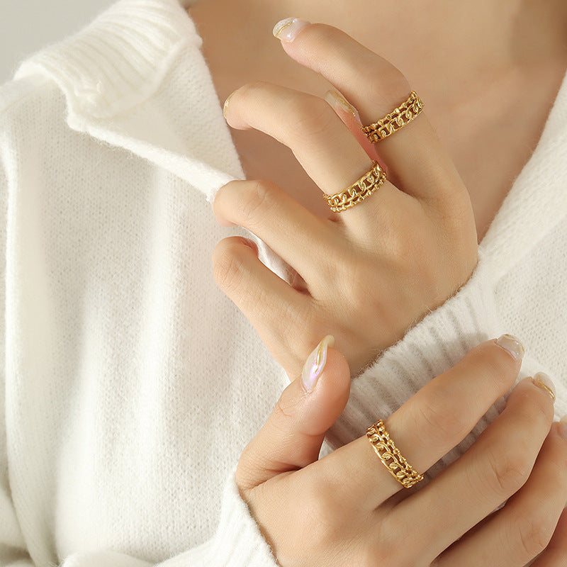 ADJUSTABLE RING WITH INTERLOCKING CHAIN