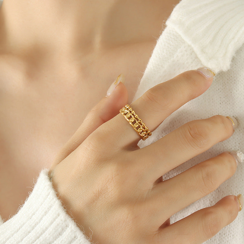ADJUSTABLE RING WITH INTERLOCKING CHAIN