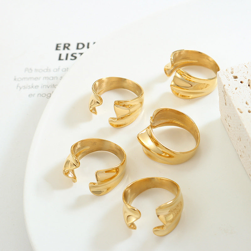 IRREGULABLE RING WITH IRREGULAR OPENING