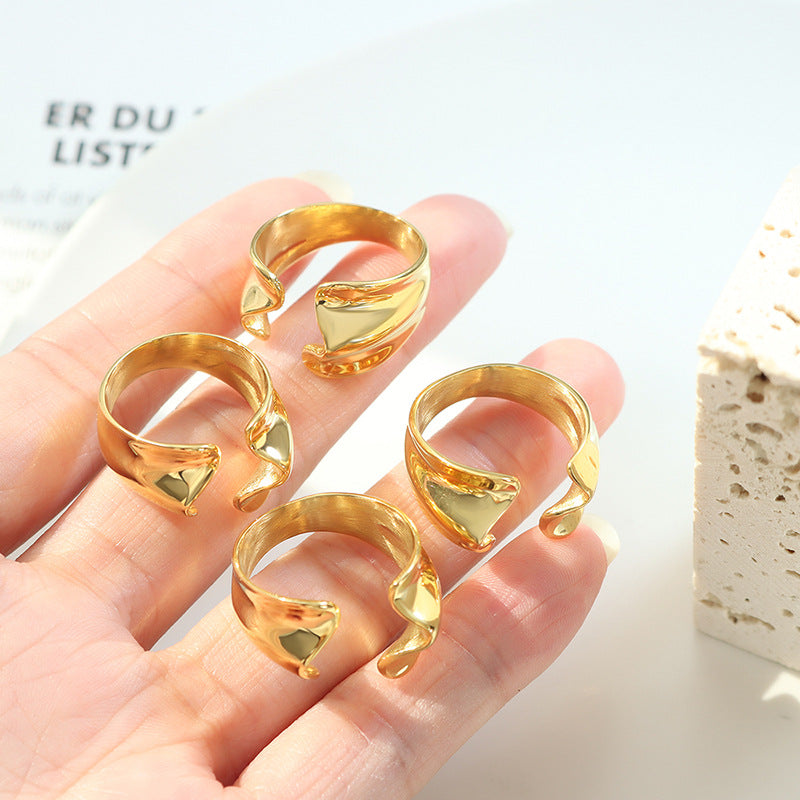 IRREGULABLE RING WITH IRREGULAR OPENING