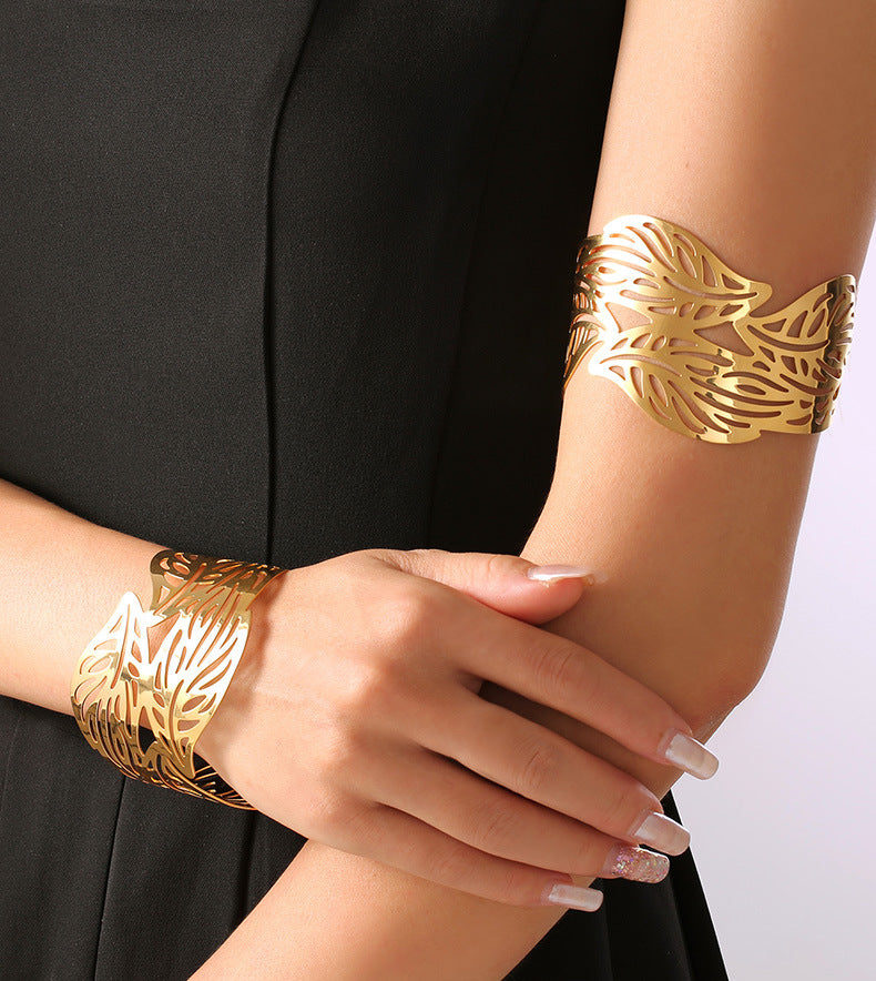 IRREGULAR LEAF HOLLOW OPENING BRACELET