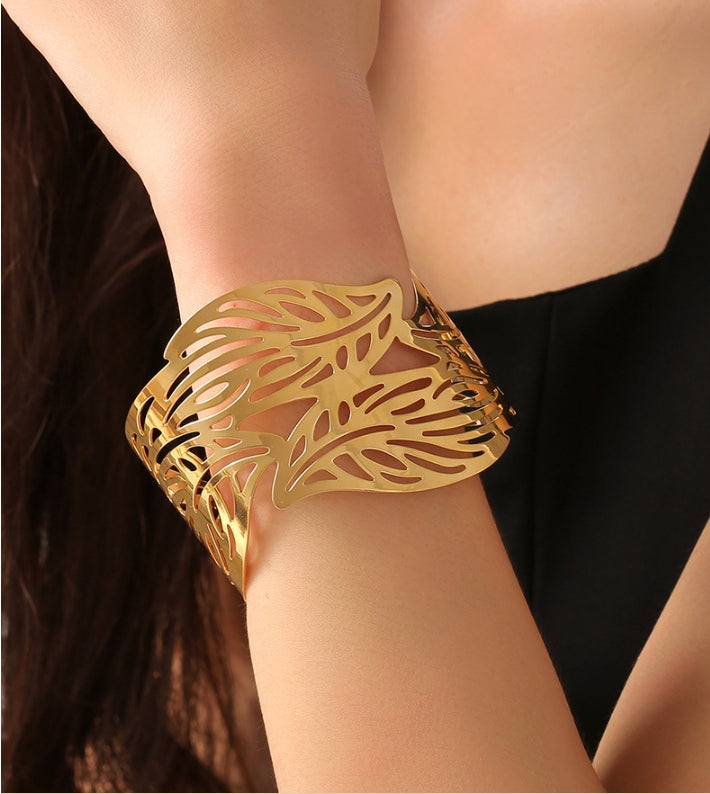 IRREGULAR LEAF HOLLOW OPENING BRACELET