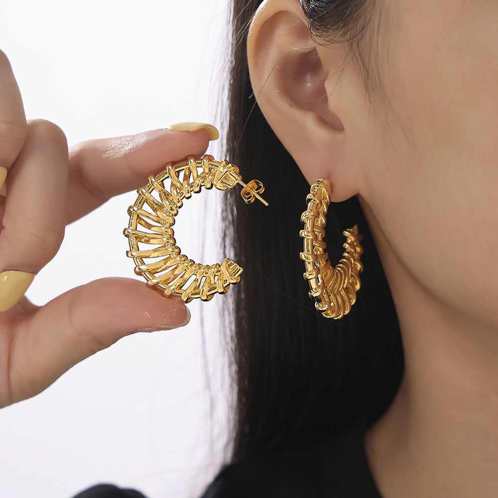 IRREGULAR C-SHAPED EARRINGS