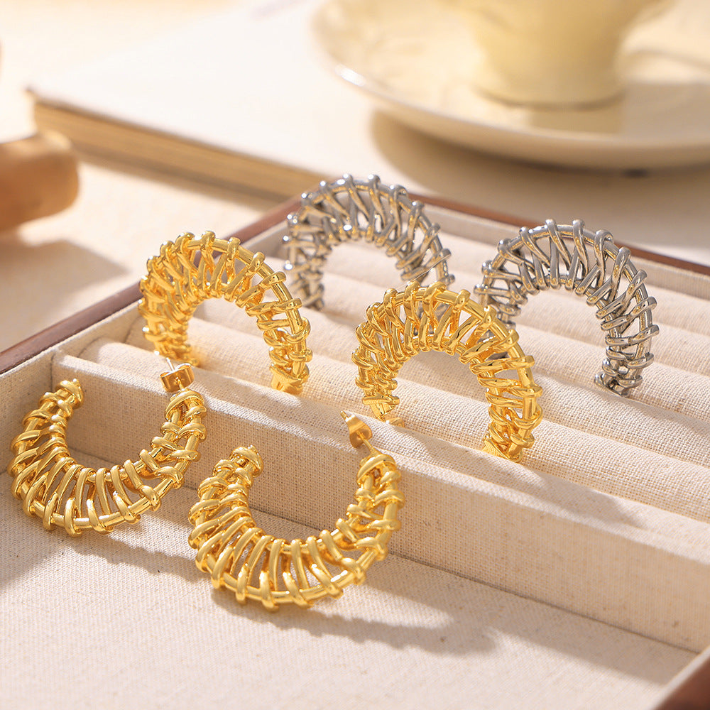 IRREGULAR C-SHAPED EARRINGS