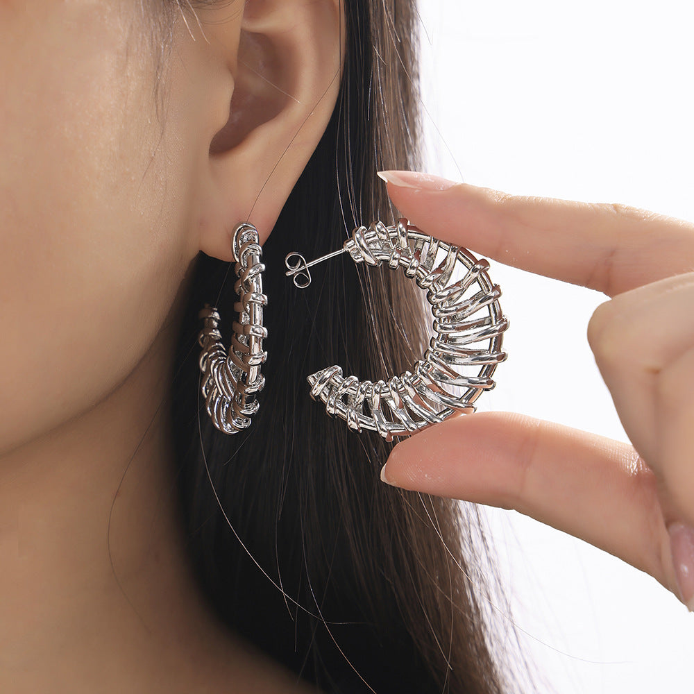IRREGULAR C-SHAPED EARRINGS
