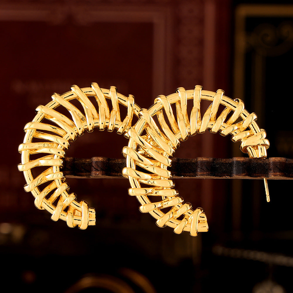 IRREGULAR C-SHAPED EARRINGS