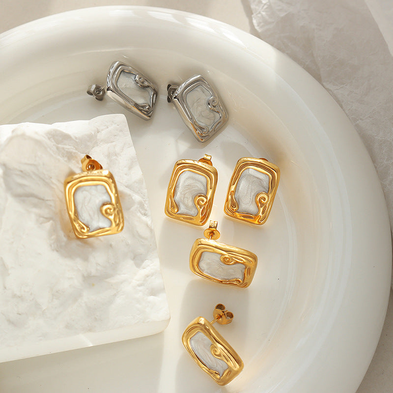 LACE ENAMEL EARRINGS