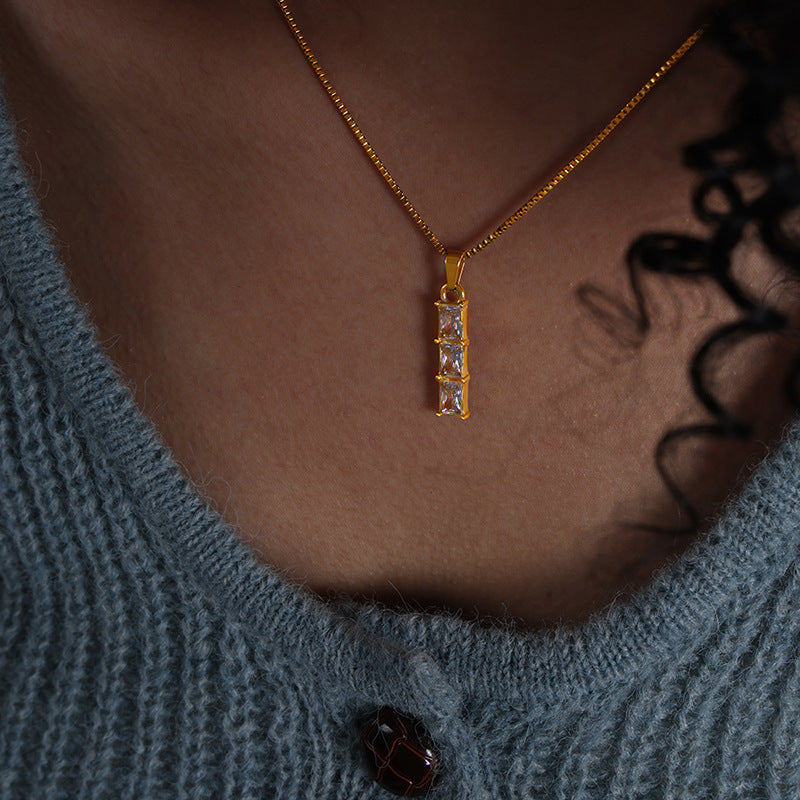 LONG PENDANT NECKLACE