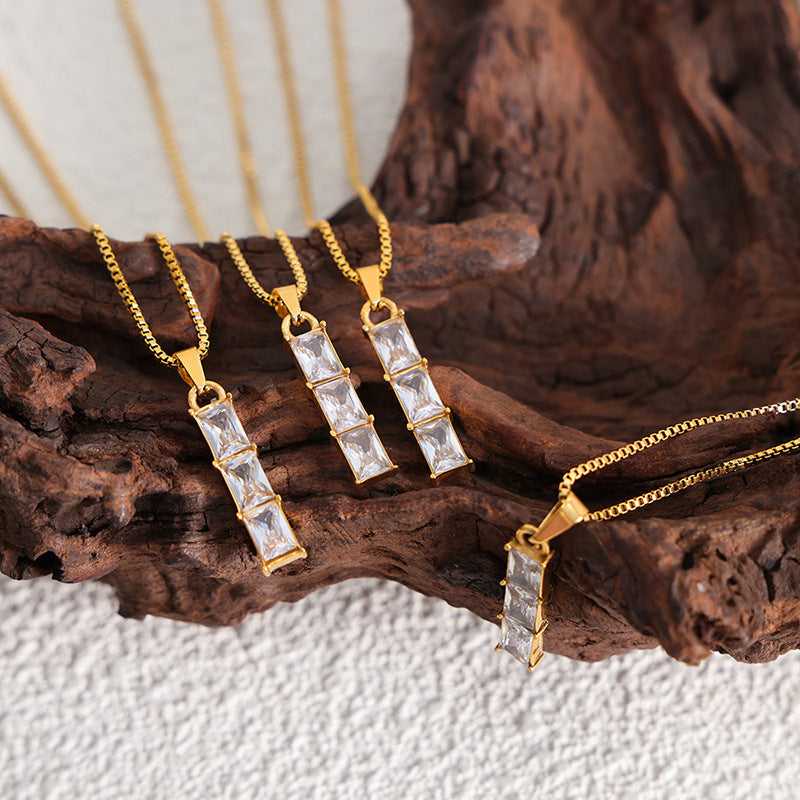 LONG PENDANT NECKLACE