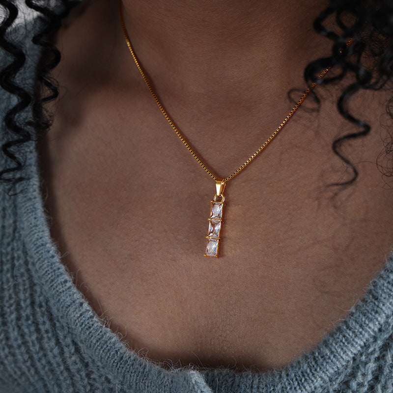 LONG PENDANT NECKLACE