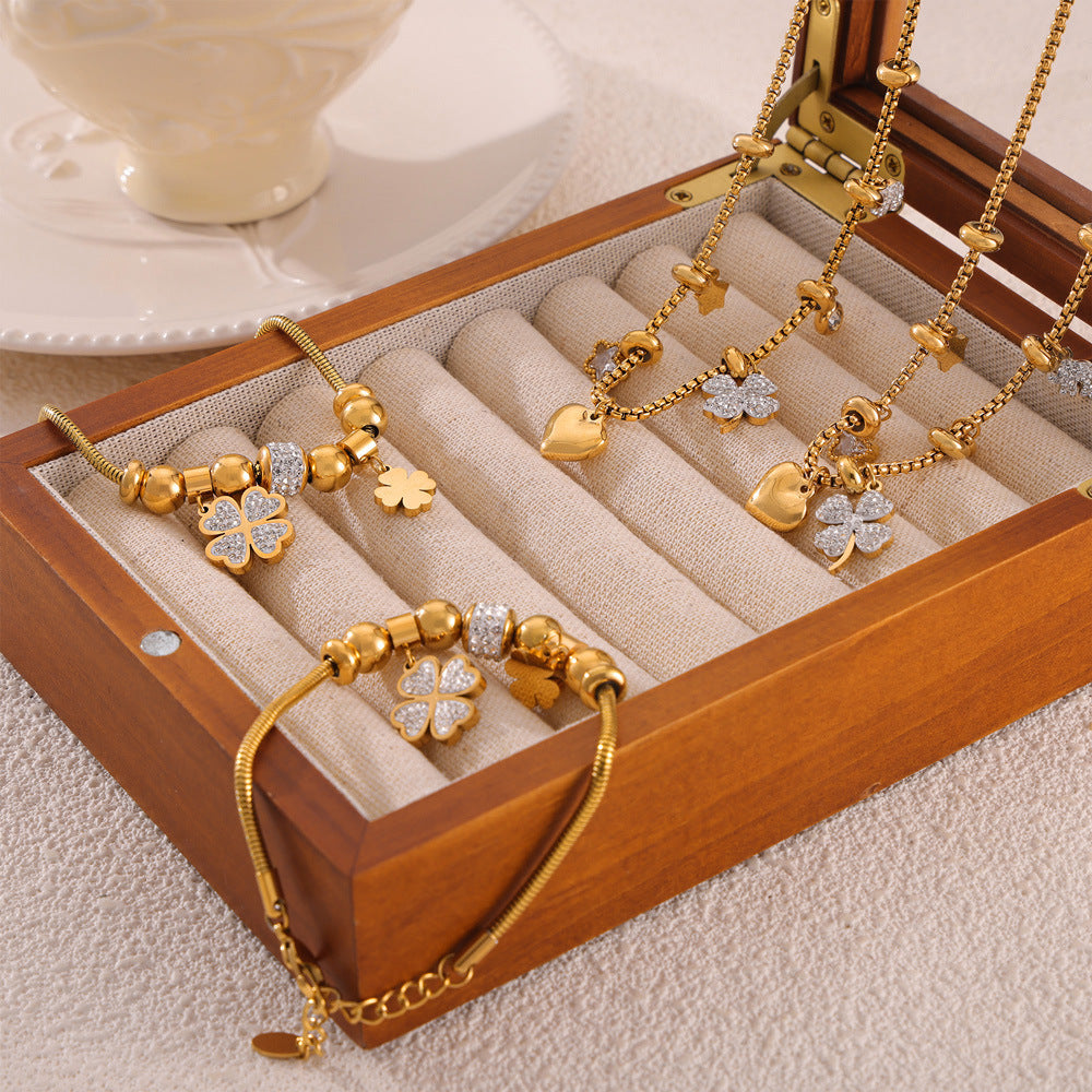 LUCKY GRASS NECKLACE