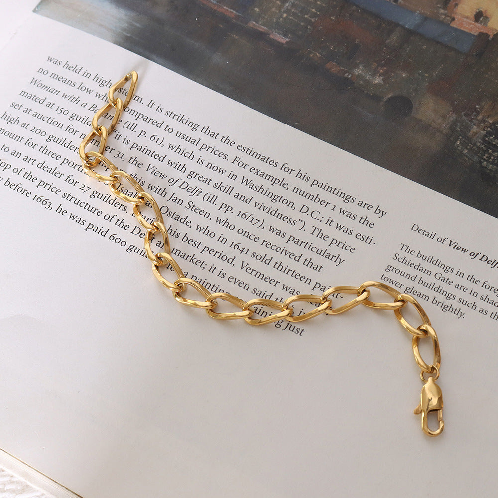 MINIMALIST BUCKLE BRACELET