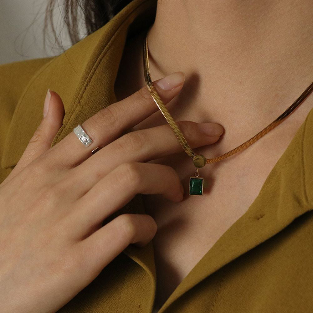 MINIMALIST SNAKE BONE EMERALD PENDANT NECKLACE