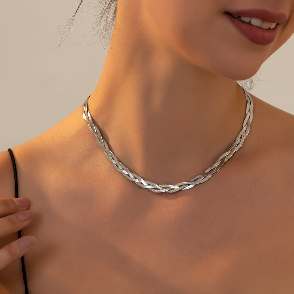 MONOCHROME NECKLACE