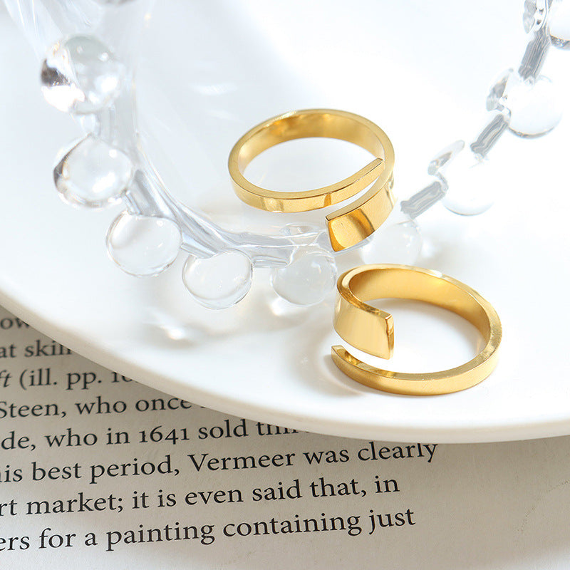 NON ADJUSTABLE PLAIN RING WITH TWIST OPENING