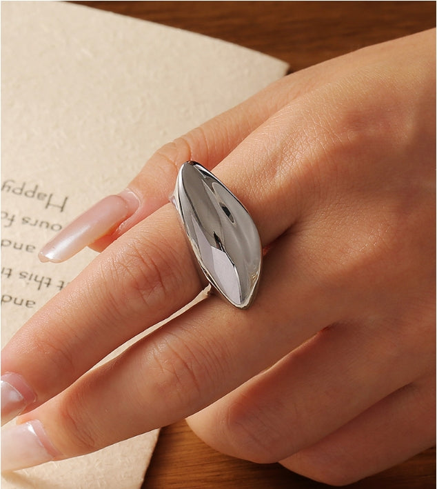 OVAL RING