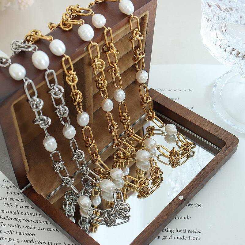 PEARL TWISTED NECKLACE