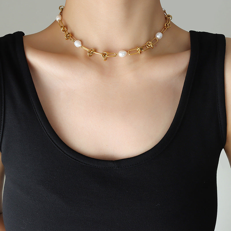 PEARL TWISTED NECKLACE