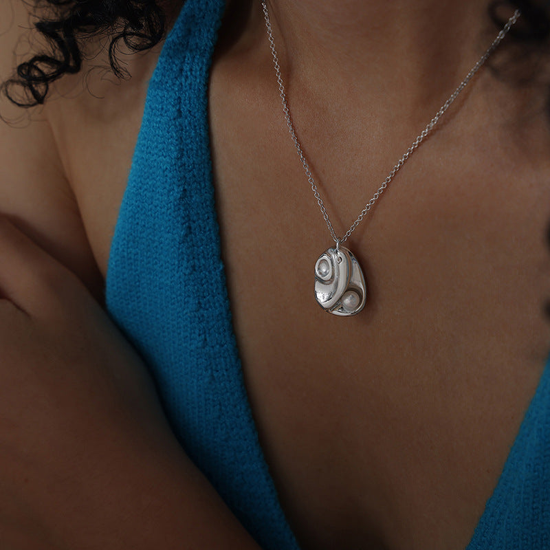 PEARL PENDANT NECKLACE