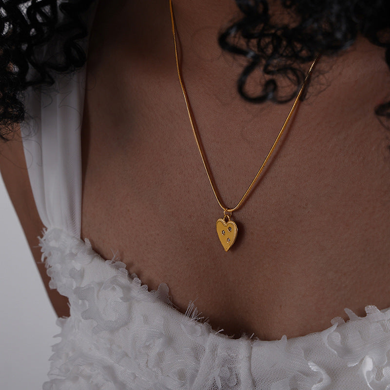 PENDANT LOVE NECKLACE