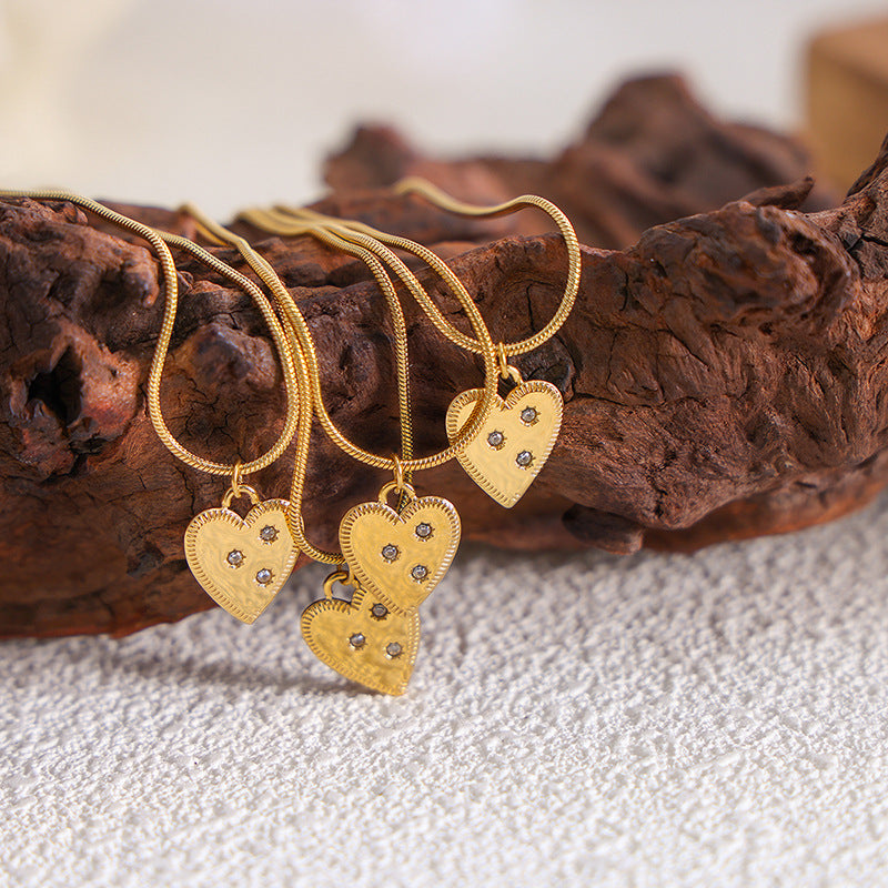 PENDANT LOVE NECKLACE