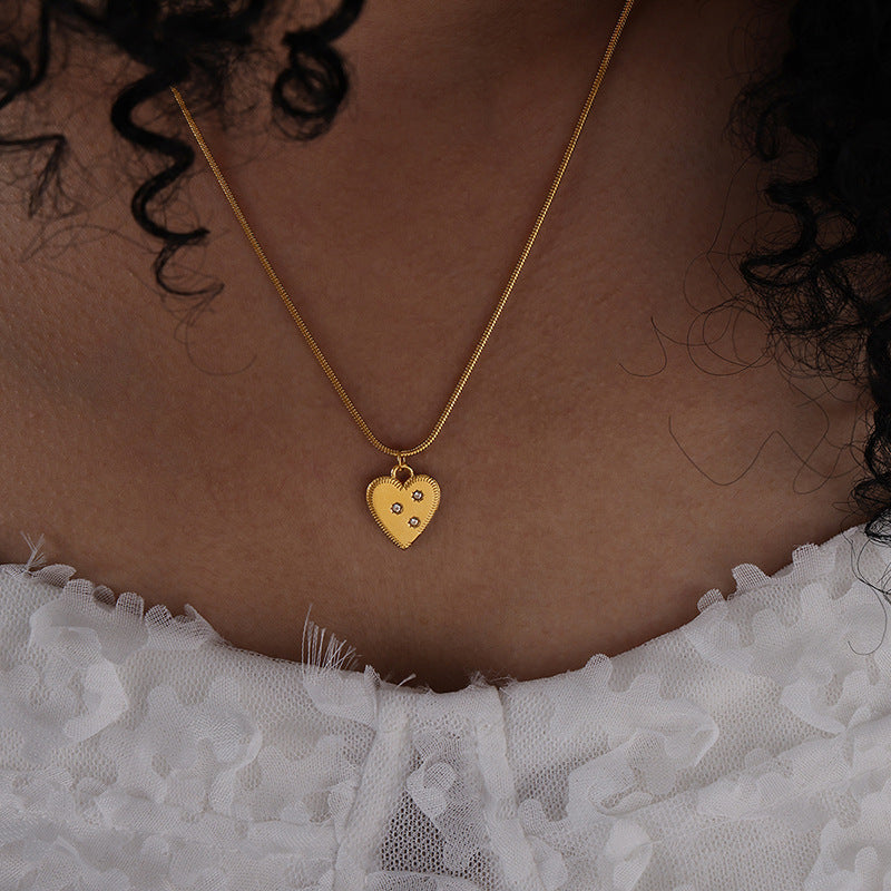 PENDANT LOVE NECKLACE