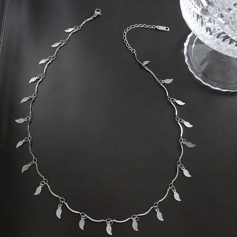 PEPPER PENDANT NECKLACE