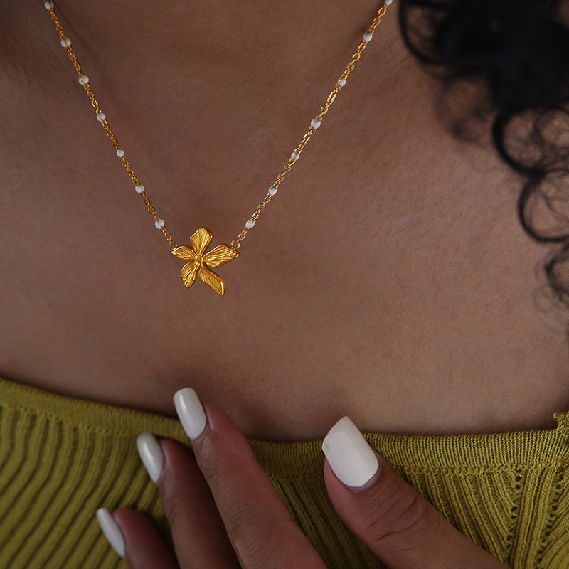 PETAL PENDANT NECKLACE