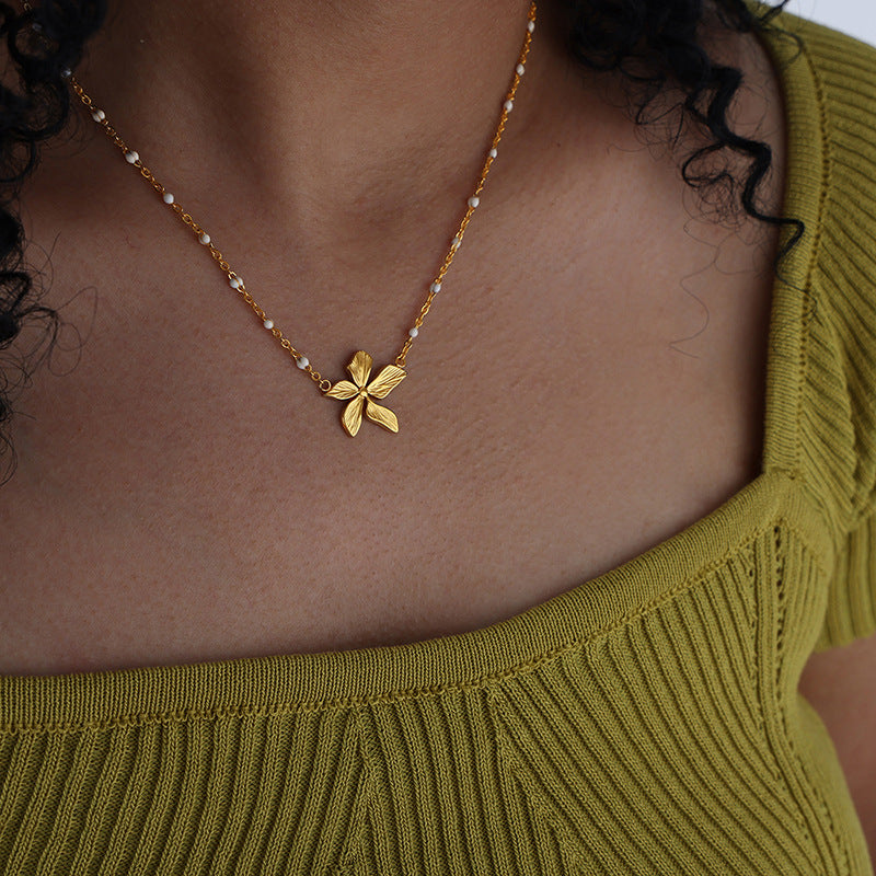 PETAL PENDANT NECKLACE