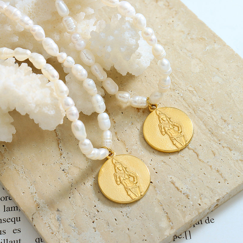 PORTRAIT PENDANT PEARL NECKLACE