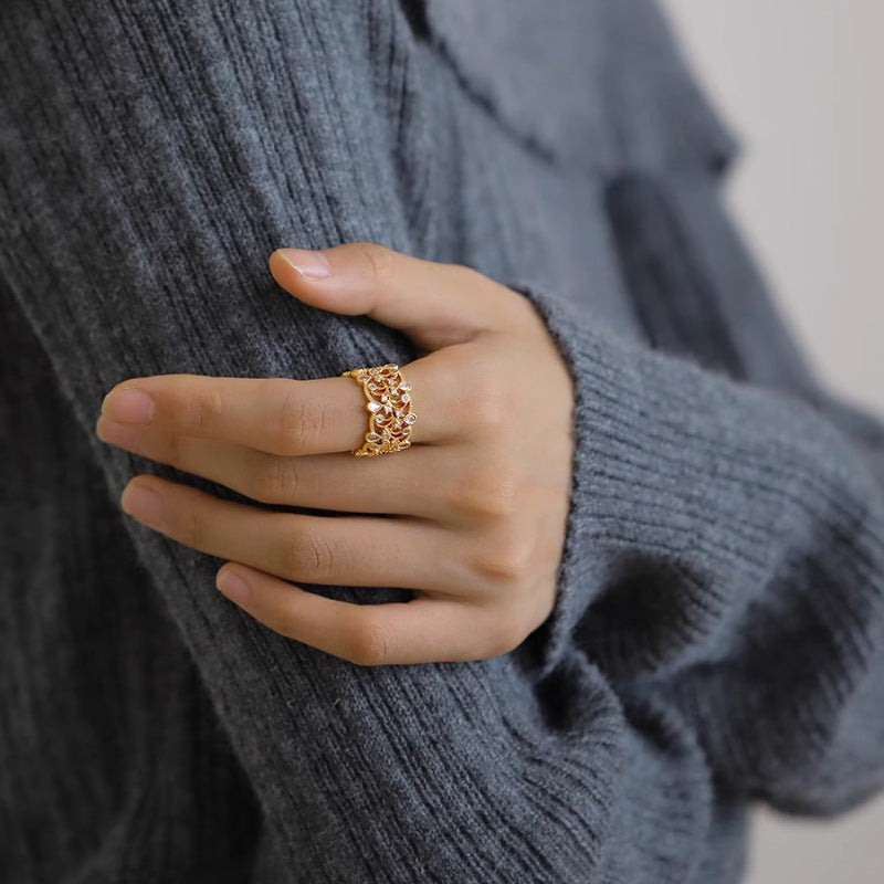 Palace style lace droplet opening ring