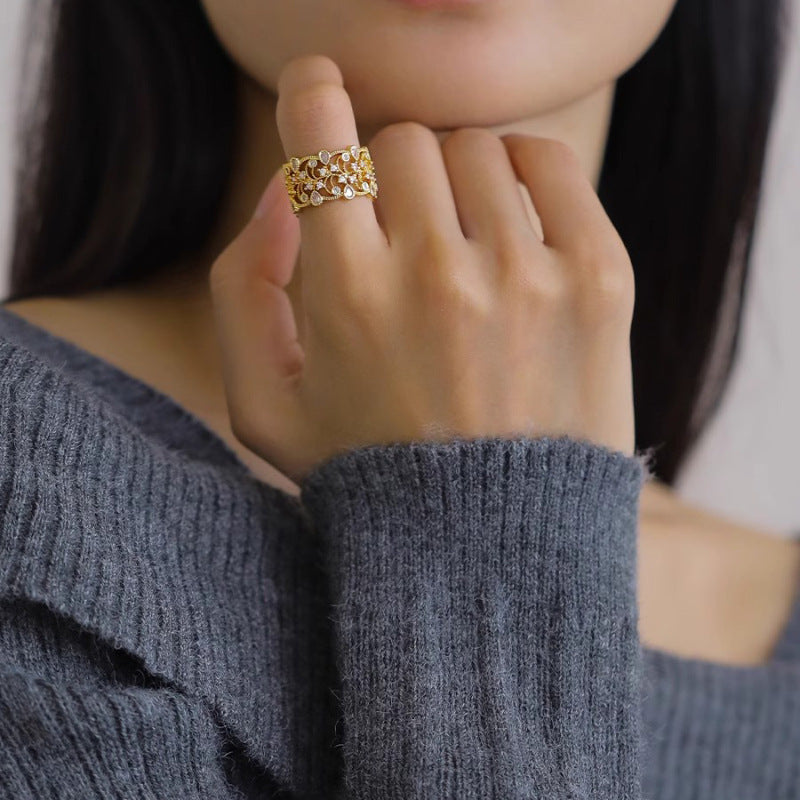 Palace style lace droplet opening ring