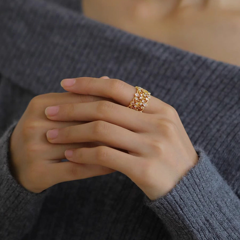 Palace style lace droplet opening ring