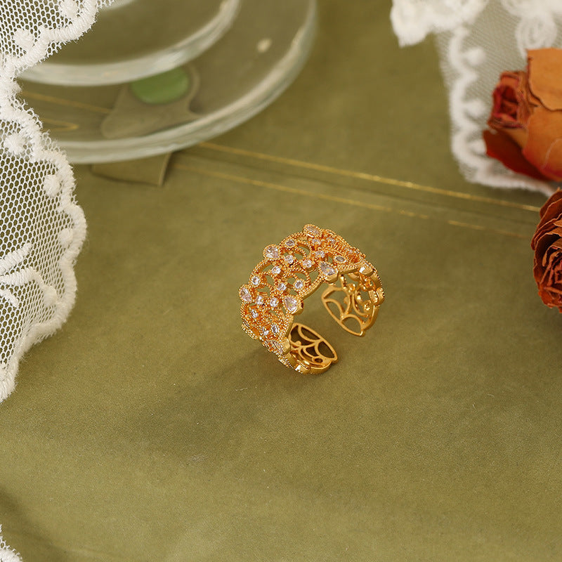 Palace style lace droplet opening ring
