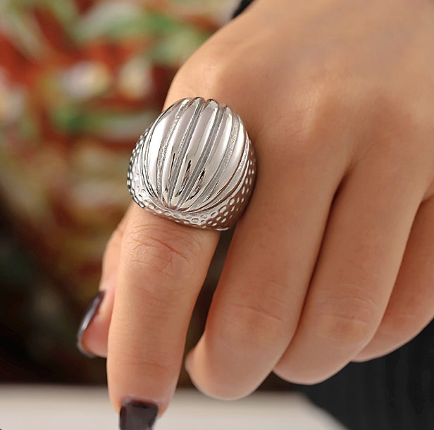 RETRO OVAL STRIPE RING