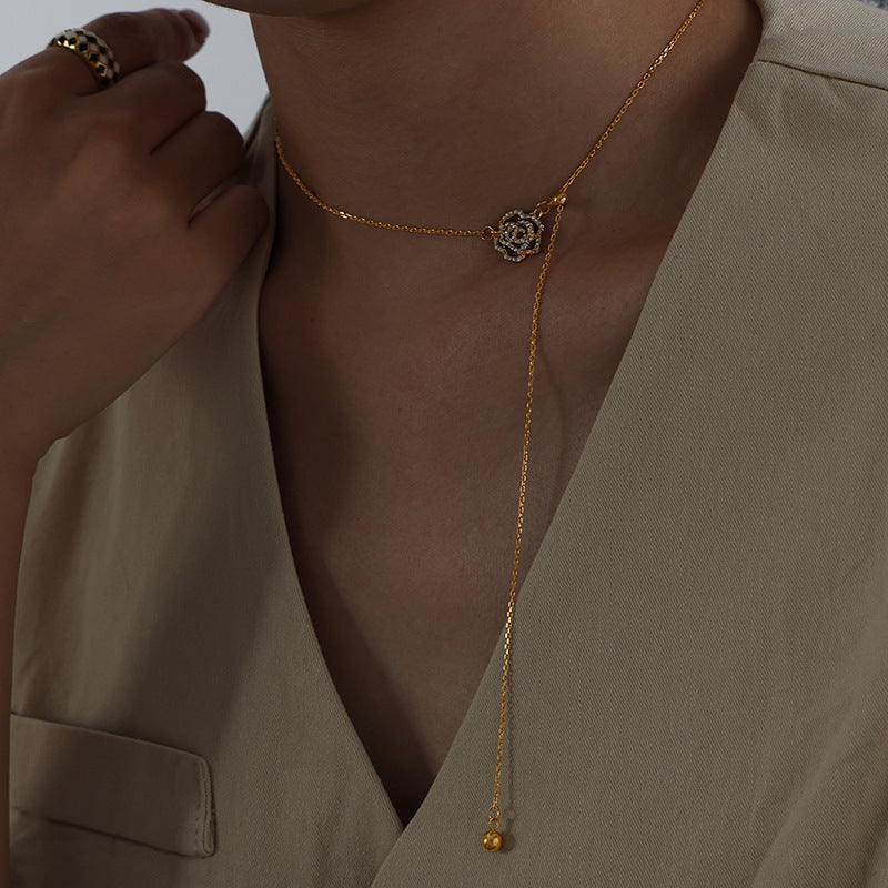 ROSE COLLARBONE CHAIN NECKLACE