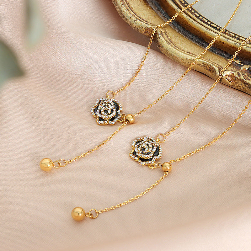 ROSE COLLARBONE CHAIN NECKLACE