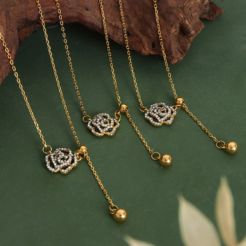 ROSE COLLARBONE CHAIN NECKLACE